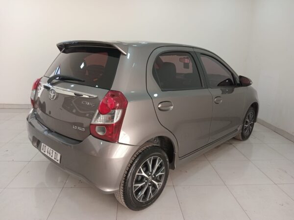 TOYOTA ETIOS 5P 1,5 XLS 6MT 2019 - Imagen 4