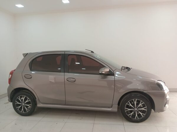 TOYOTA ETIOS 5P 1,5 XLS 6MT 2019 - Imagen 8