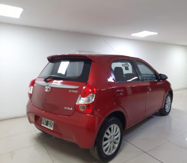 TOYOTA ETIOS 5P 1,5 XLS 5 M/T 2015 - Imagen 3