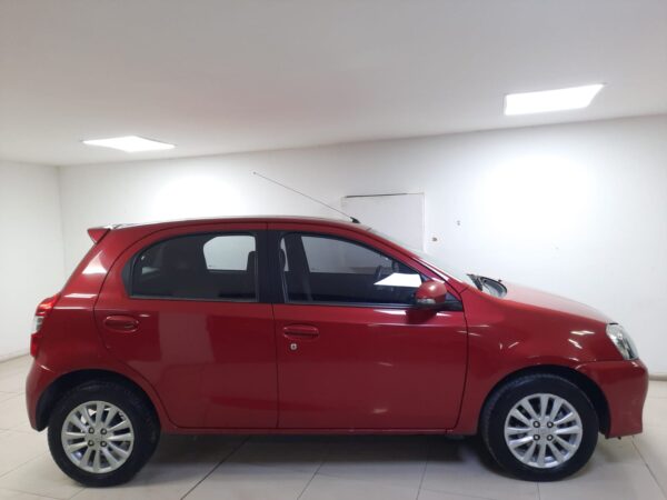 TOYOTA ETIOS 5P 1,5 XLS 5 M/T 2015 - Imagen 4