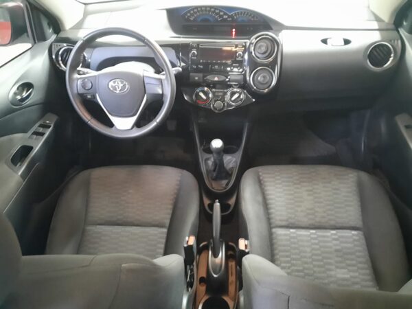 TOYOTA ETIOS 5P 1,5 XLS 5 M/T 2015 - Imagen 7