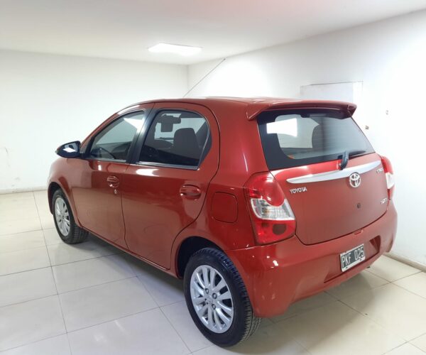 TOYOTA ETIOS 5P 1,5 XLS 5 M/T 2015 - Imagen 5