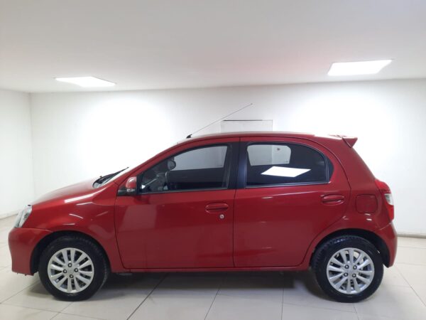 TOYOTA ETIOS 5P 1,5 XLS 5 M/T 2015 - Imagen 2