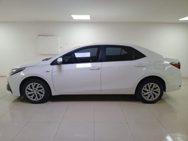 TOYOTA COROLLA 4P 1,8 XLI MT 2017 - Imagen 5