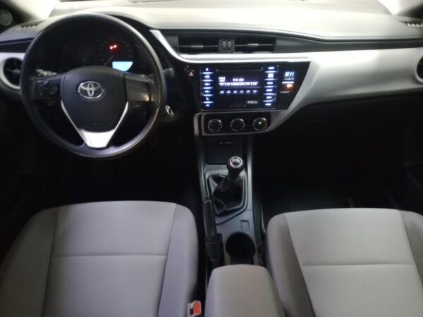 TOYOTA COROLLA 4P 1,8 XLI MT 2017 - Imagen 9