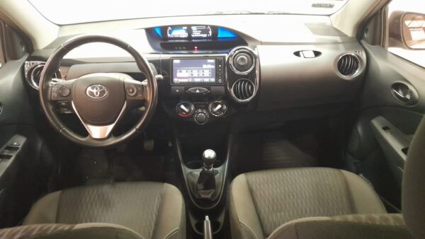 TOYOTA ETIOS 4P 1,5 XLS 6MT 2017 - Imagen 11