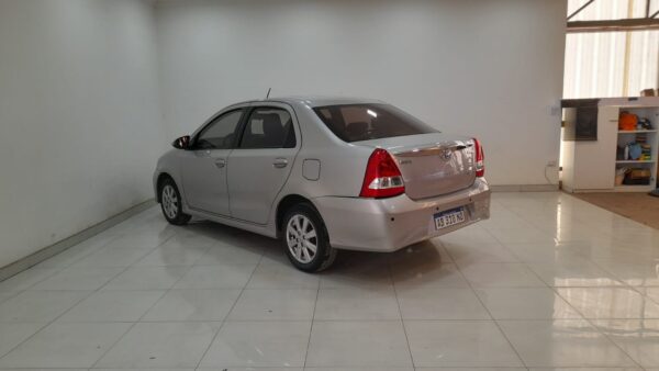 TOYOTA ETIOS 4P 1,5 XLS 6MT 2017 - Imagen 5