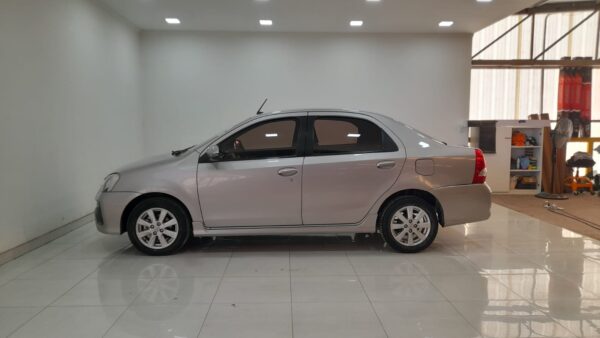 TOYOTA ETIOS 4P 1,5 XLS 6MT 2017 - Imagen 6