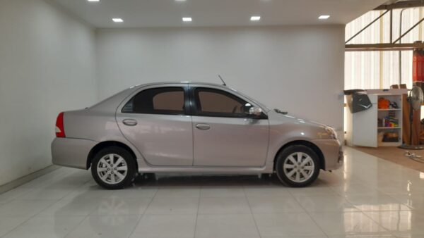 TOYOTA ETIOS 4P 1,5 XLS 6MT 2017 - Imagen 8