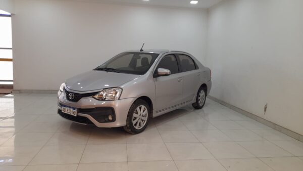 TOYOTA ETIOS 4P 1,5 XLS 6MT 2017 - Imagen 9