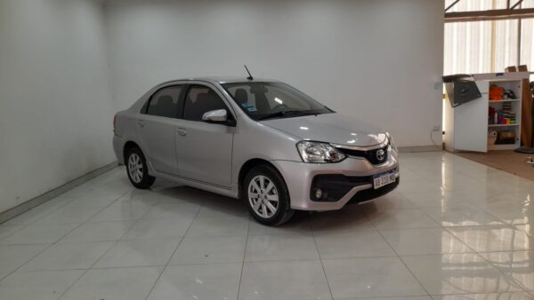 TOYOTA ETIOS 4P 1,5 XLS 6MT 2017