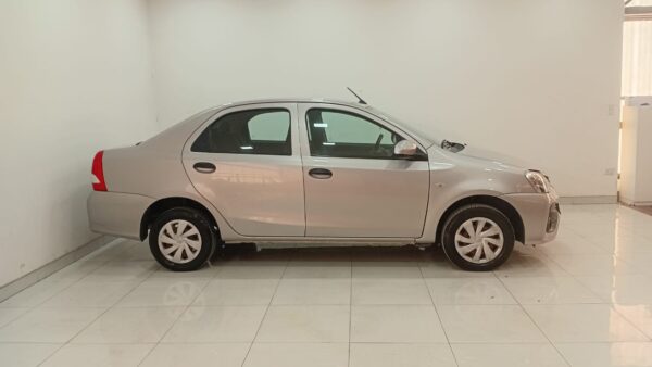 TOYOTA ETIOS 4P 1,5 X 6MT 2018 - Imagen 6