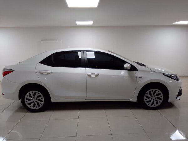 TOYOTA COROLLA 4P 1,8 XLI MT 2017 - Imagen 8