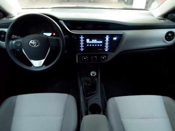 TOYOTA COROLLA 4P 1,8 XLI MT 2017 - Imagen 13