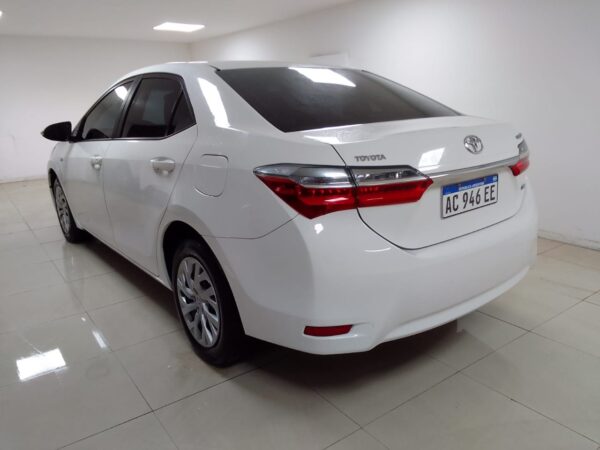 TOYOTA COROLLA 4P 1,8 XLI MT 2017 - Imagen 3