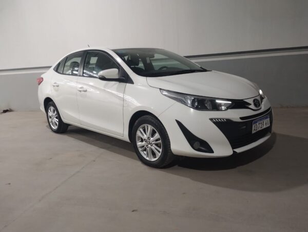 TOYOTA YARIS 4P 1,5 XLS 6MT - Imagen 8