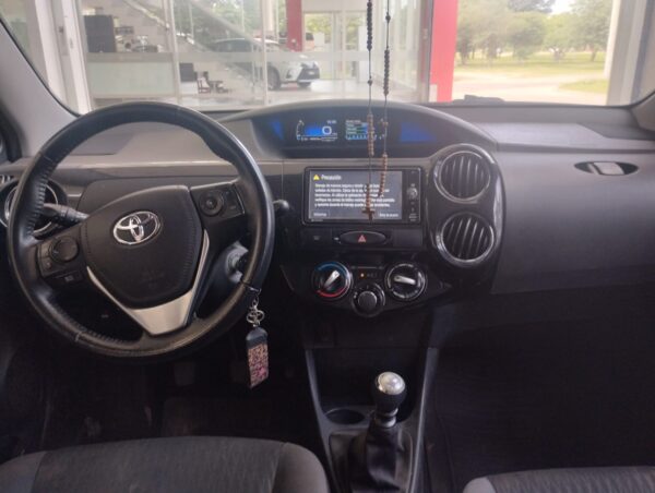 Toyota Etios 5P 1,5 XLS 6MT 2018 - Imagen 6