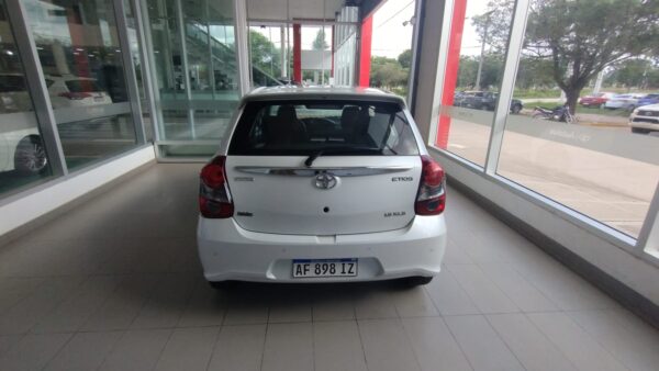 TOYOTA ETIOS 5P 1.5 XLS PACK 4 A/T - Imagen 2