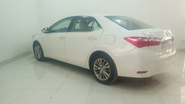 TOYOTA COROLLA 4P 1,8 SEG CVT 2017 - Imagen 11