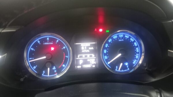 TOYOTA COROLLA 4P 1,8 SEG CVT 2017 - Imagen 13