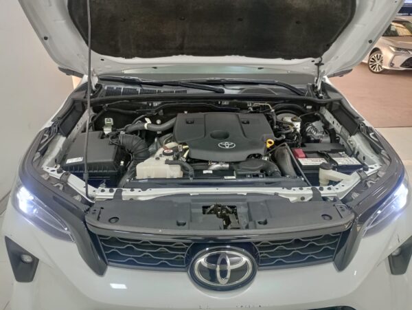 TOYOTA HILUX SW4 5P 2,8 TDi SRX 4X4 7/A A/T 2020 - Imagen 6