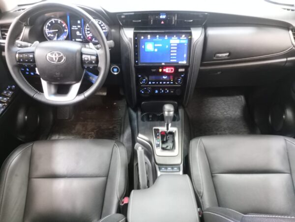 TOYOTA HILUX SW4 5P 2,8 TDi SRX 4X4 7/A A/T 2020 - Imagen 7