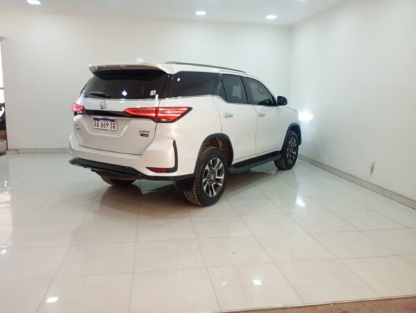 TOYOTA HILUX SW4 5P 2,8 TDi SRX 4X4 7/A A/T 2020 - Imagen 8