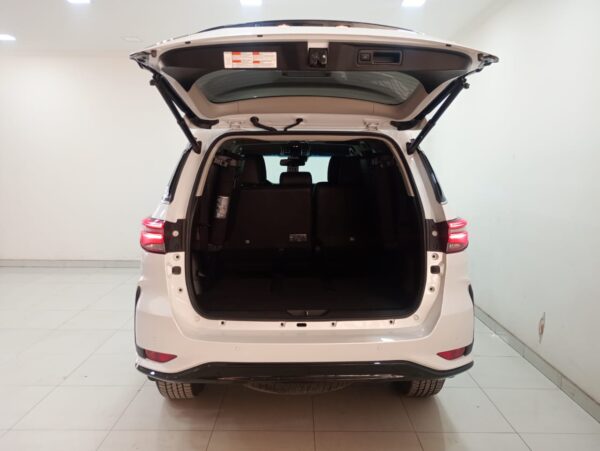 TOYOTA HILUX SW4 5P 2,8 TDi SRX 4X4 7/A A/T 2020 - Imagen 9