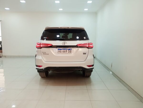 TOYOTA HILUX SW4 5P 2,8 TDi SRX 4X4 7/A A/T 2020 - Imagen 10