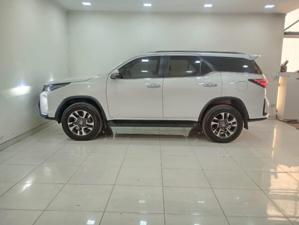 TOYOTA HILUX SW4 5P 2,8 TDi SRX 4X4 7/A A/T 2020 - Imagen 11