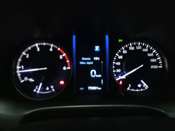TOYOTA HILUX SW4 5P 2,8 TDi SRX 4X4 7/A A/T 2020 - Imagen 12