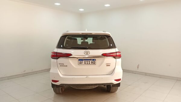 TOYOTA HILUX SW4 5P 2,8 TDi SRX 4X4 7/A A/T 2019 - Imagen 4