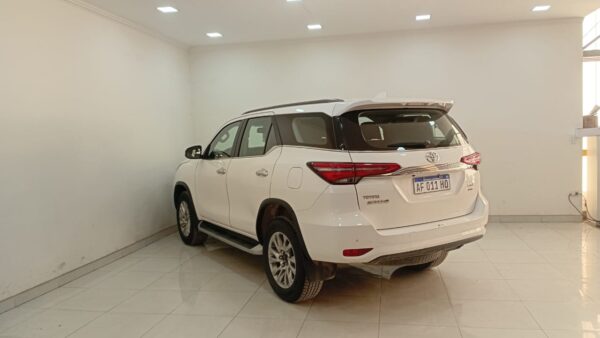 TOYOTA HILUX SW4 5P 2,8 TDi SRX 4X4 7/A A/T 2019 - Imagen 6