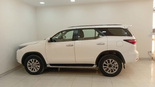 TOYOTA HILUX SW4 5P 2,8 TDi SRX 4X4 7/A A/T 2019 - Imagen 7