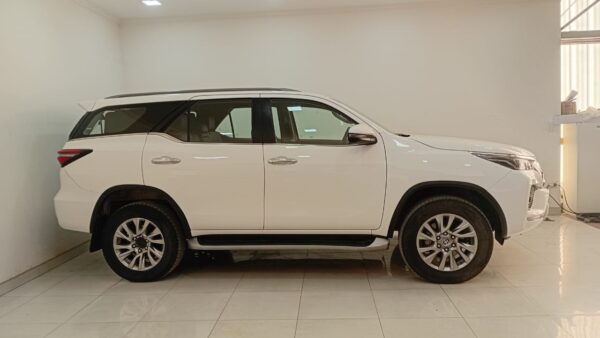 TOYOTA HILUX SW4 5P 2,8 TDi SRX 4X4 7/A A/T 2019 - Imagen 9