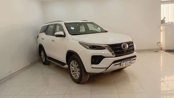 TOYOTA HILUX SW4 5P 2,8 TDi SRX 4X4 7/A A/T 2019 - Imagen 13