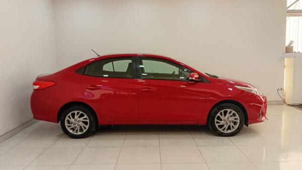 TOYOTA YARIS 4P 1,5 XLS 6MT 2020 - Imagen 4