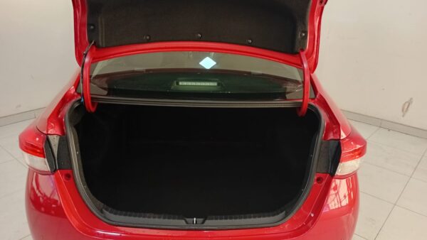 TOYOTA YARIS 4P 1,5 XLS 6MT 2020 - Imagen 7