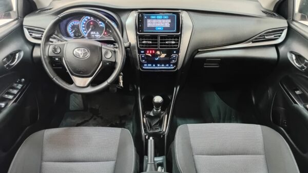 TOYOTA YARIS 4P 1,5 XLS 6MT 2020 - Imagen 8