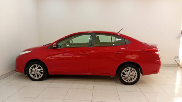 TOYOTA YARIS 4P 1,5 XLS 6MT 2020 - Imagen 13
