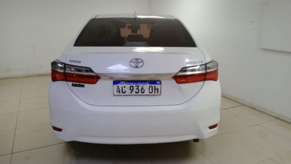 TOYOTA COROLLA 4P 1,8 SEG CVT 2017 - Imagen 8