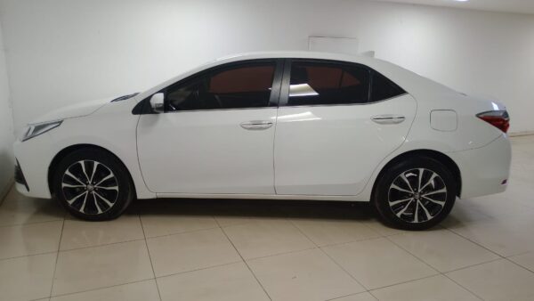 TOYOTA COROLLA 4P 1,8 SEG CVT 2017 - Imagen 10