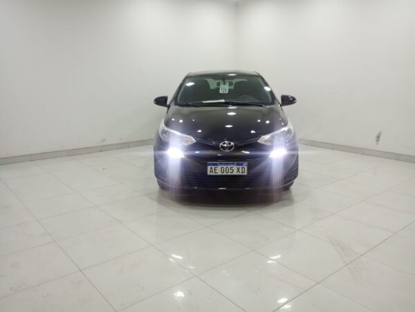 TOYOTA YARIS 4P 1,5 XS 6MT - Imagen 8