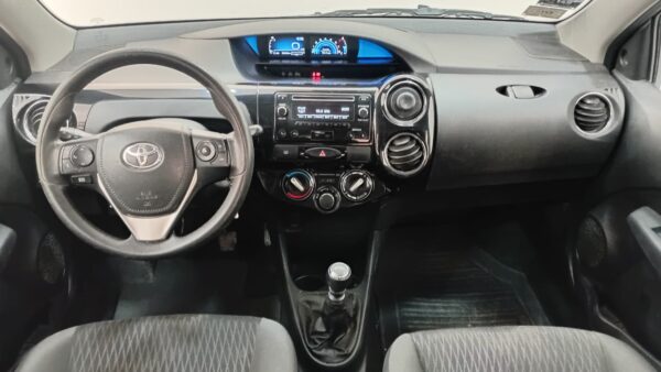 TOYOTA ETIOS 5P 1,5 XS 6MT 2017 - Imagen 3