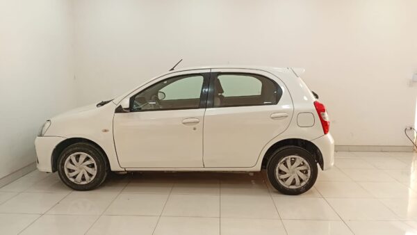 TOYOTA ETIOS 5P 1,5 XS 6MT 2017 - Imagen 4