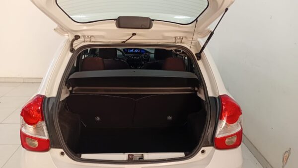TOYOTA ETIOS 5P 1,5 XS 6MT 2017 - Imagen 5