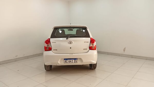 TOYOTA ETIOS 5P 1,5 XS 6MT 2017 - Imagen 7