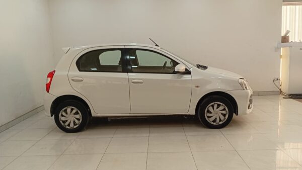 TOYOTA ETIOS 5P 1,5 XS 6MT 2017 - Imagen 8