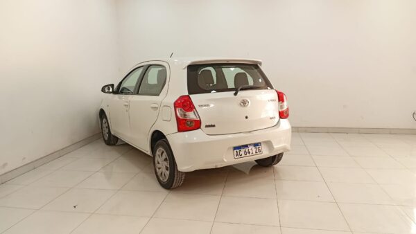 TOYOTA ETIOS 5P 1,5 XS 6MT 2017 - Imagen 10