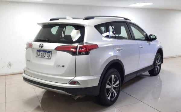 TOYOTA RAV - 4 5P 2,0 16V VX 4X2 CVT FULL 2016 - Imagen 2
